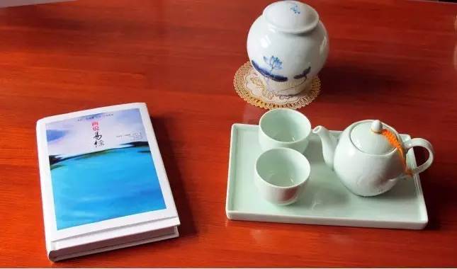心灵鸡汤作者_鸡汤心灵作者是谁写的_心灵鸡汤一书的作者